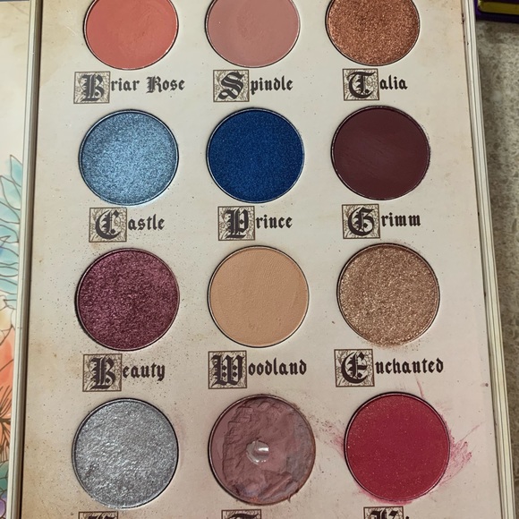 Eyeshadow - Picture 1 of 2